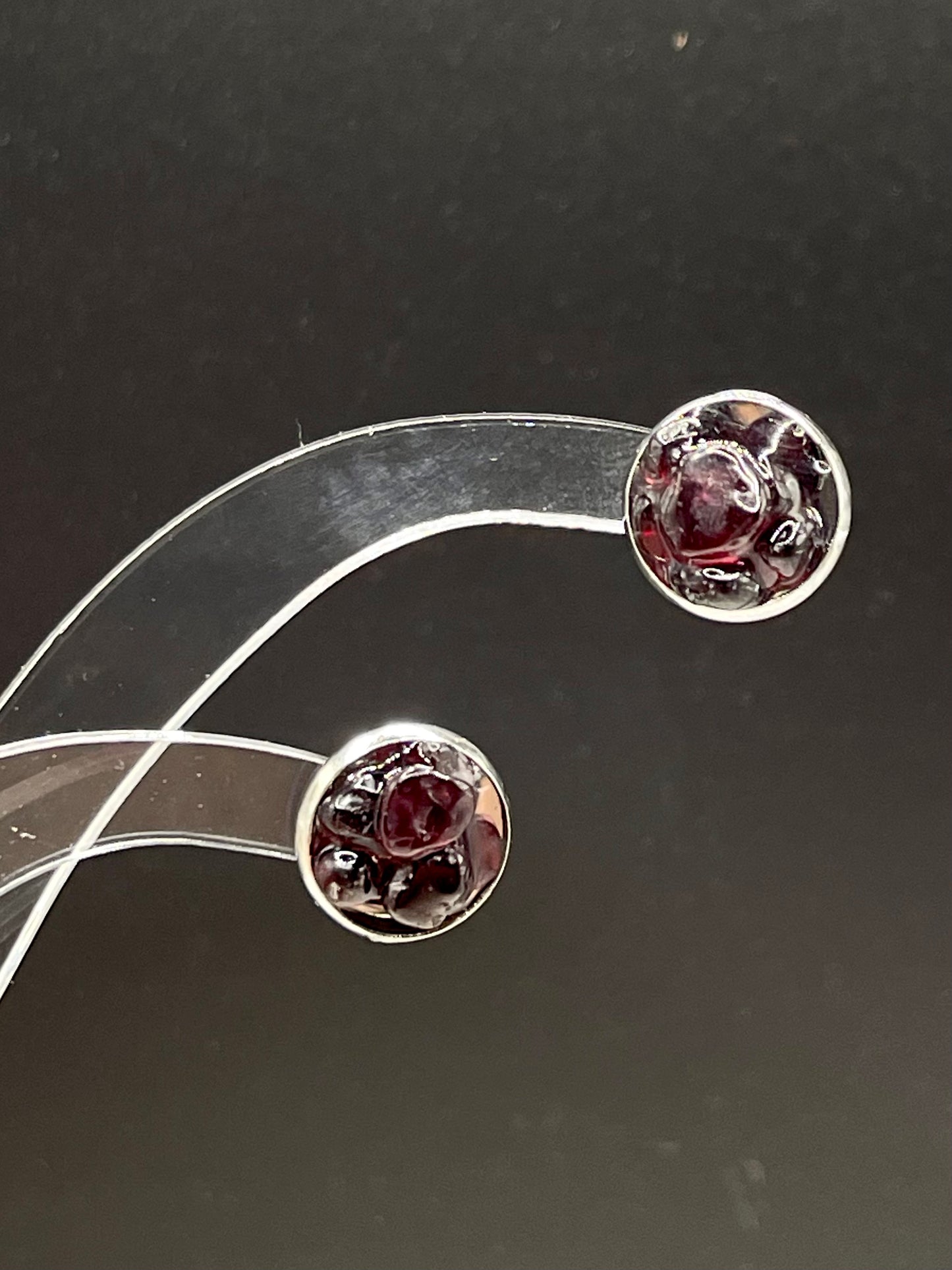 Radiant Simplicity: Silver Garnet Crystal Chip Stud Earrings for Effortless Elegance