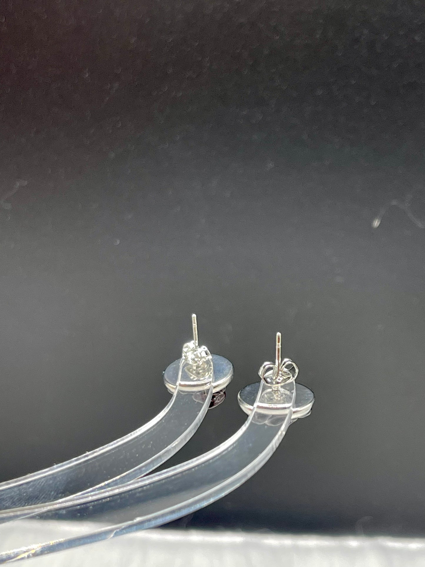Radiant Simplicity: Silver Garnet Crystal Chip Stud Earrings for Effortless Elegance