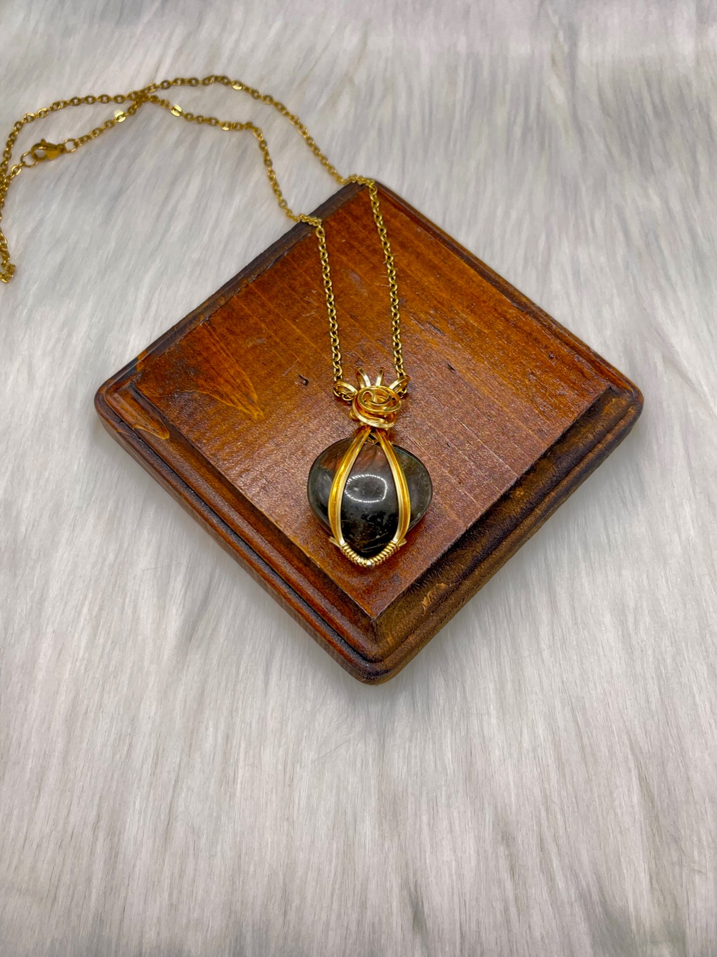 ✨ Mystical Radiance: Wire-Wrapped Labradorite Heart Necklace in Tarnish-Resistant Gold Plated Copper ✨