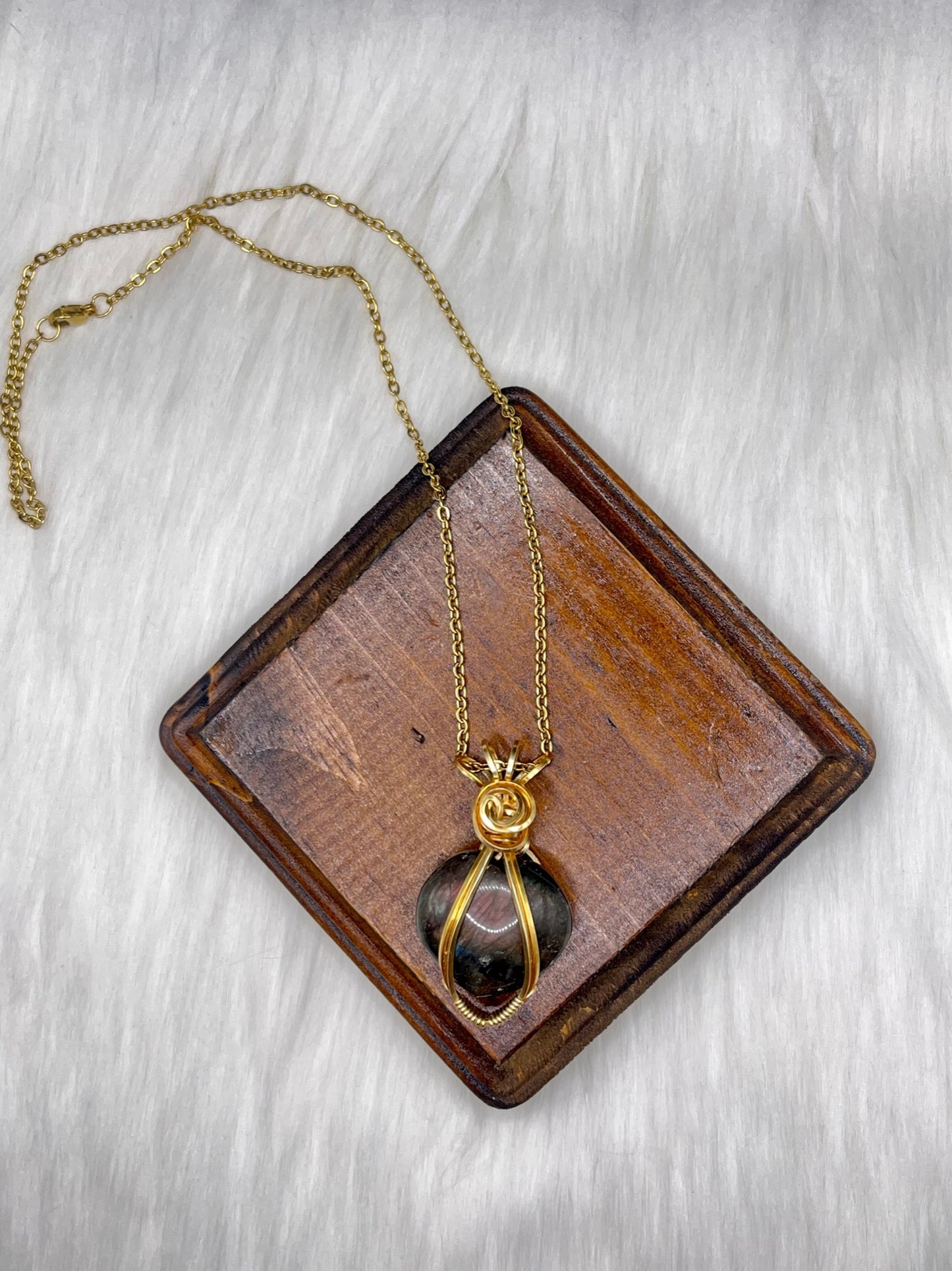 ✨ Mystical Radiance: Wire-Wrapped Labradorite Heart Necklace in Tarnish-Resistant Gold Plated Copper ✨